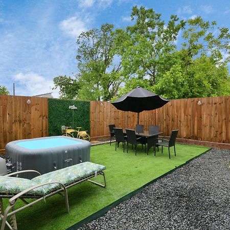 יוסטון Blissful Getaway Home With Hot Tub & Backyard Near Downtown מראה חיצוני תמונה