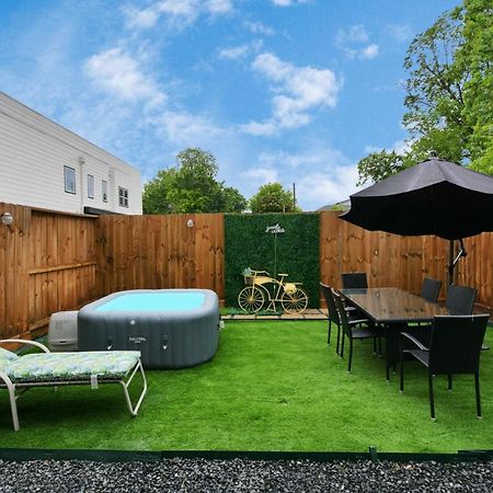 יוסטון Blissful Getaway Home With Hot Tub & Backyard Near Downtown מראה חיצוני תמונה