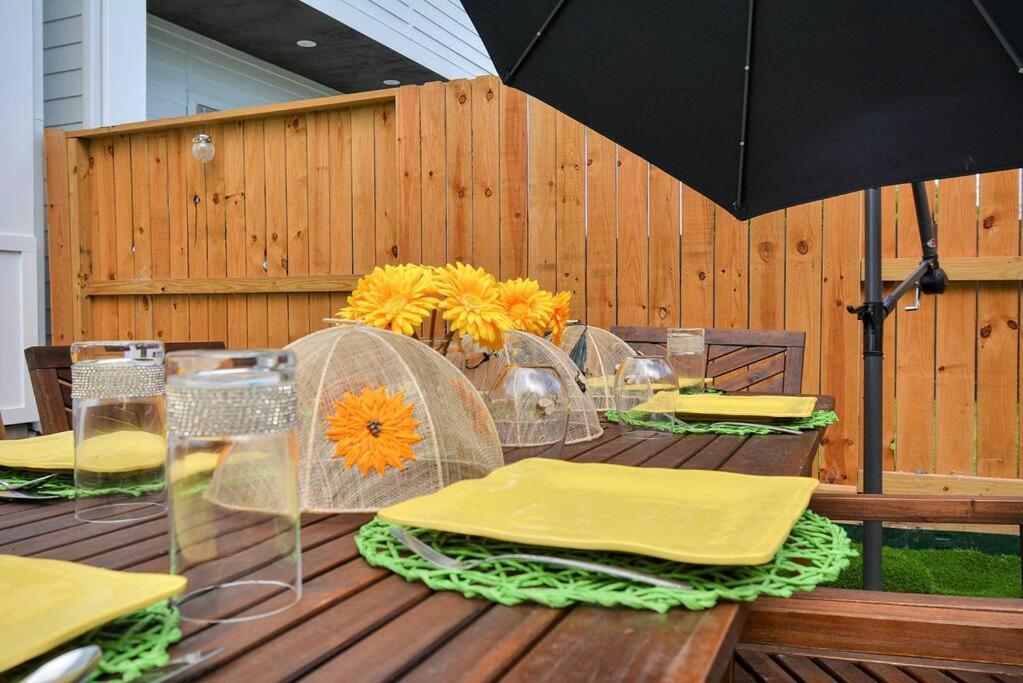 יוסטון Blissful Getaway Home With Hot Tub & Backyard Near Downtown מראה חיצוני תמונה