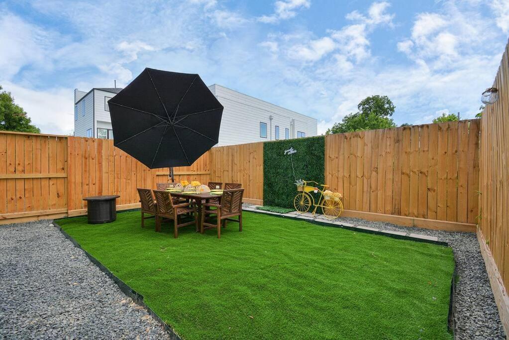 יוסטון Blissful Getaway Home With Hot Tub & Backyard Near Downtown מראה חיצוני תמונה