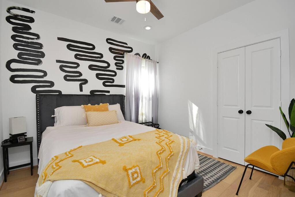 יוסטון Blissful Getaway Home With Hot Tub & Backyard Near Downtown מראה חיצוני תמונה
