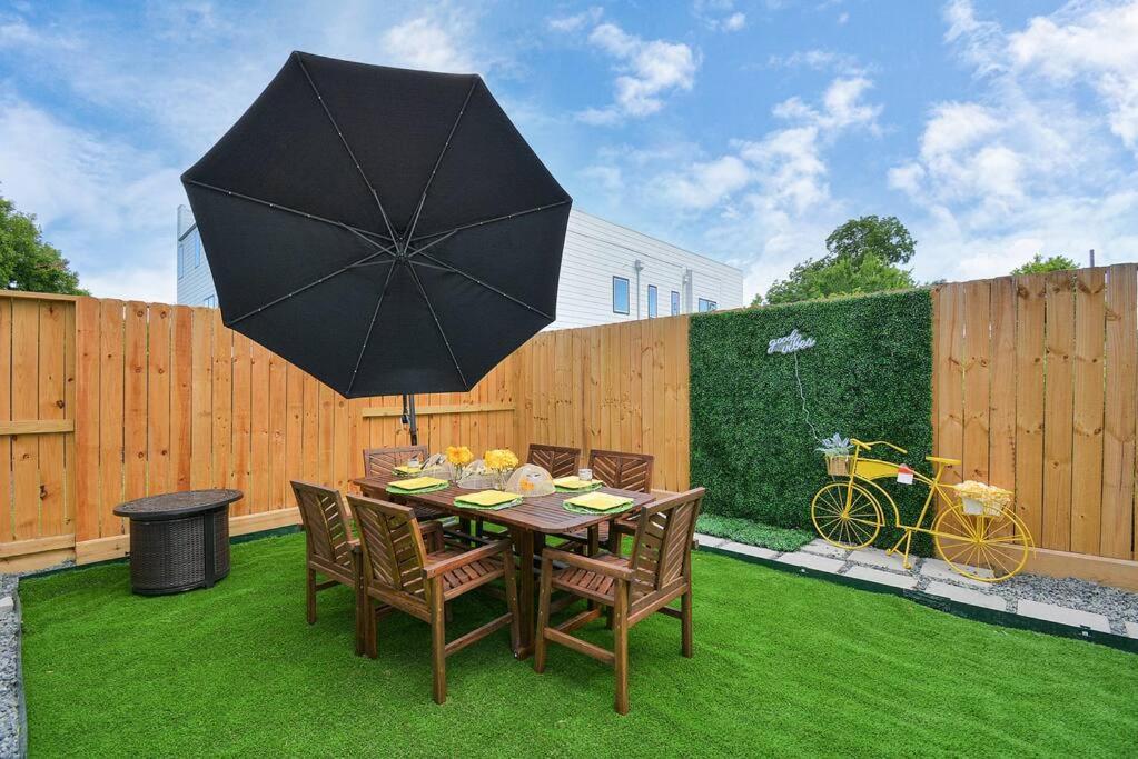 יוסטון Blissful Getaway Home With Hot Tub & Backyard Near Downtown מראה חיצוני תמונה
