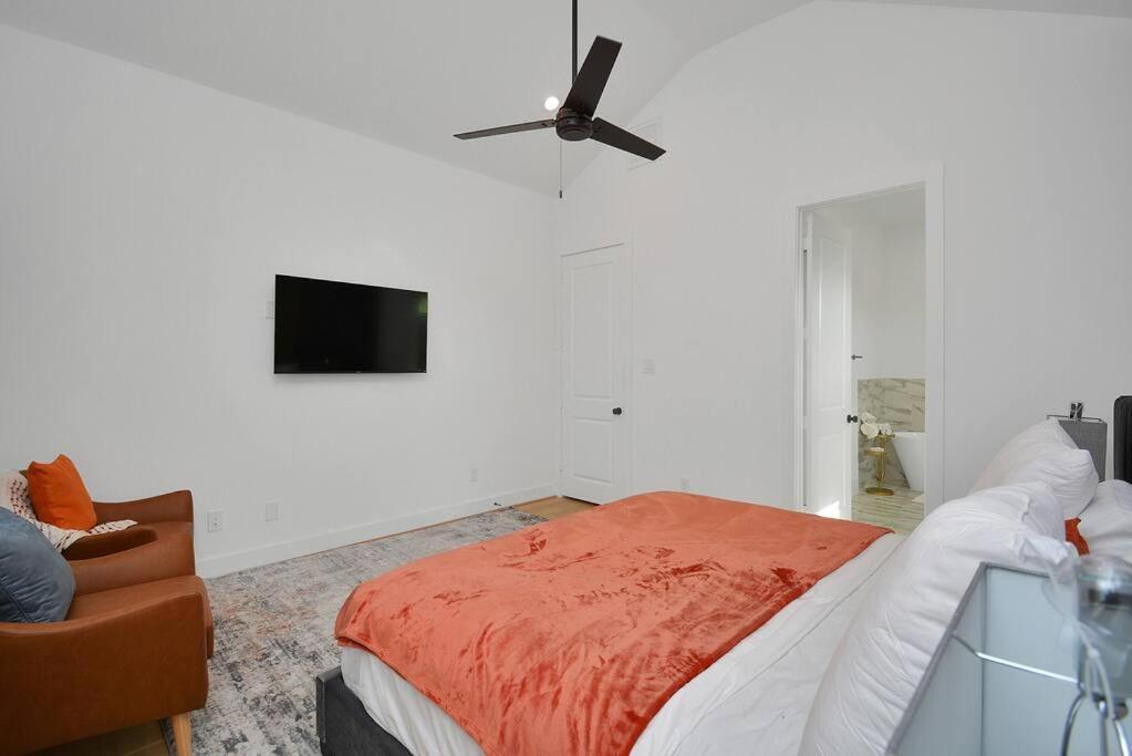 יוסטון Blissful Getaway Home With Hot Tub & Backyard Near Downtown מראה חיצוני תמונה
