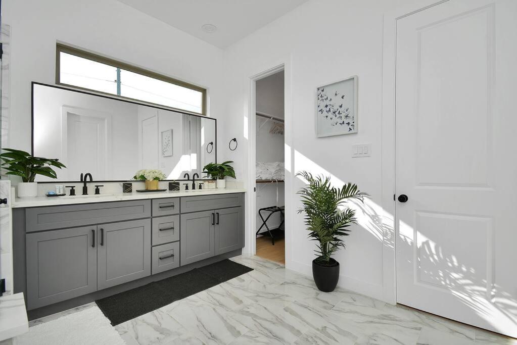יוסטון Blissful Getaway Home With Hot Tub & Backyard Near Downtown מראה חיצוני תמונה