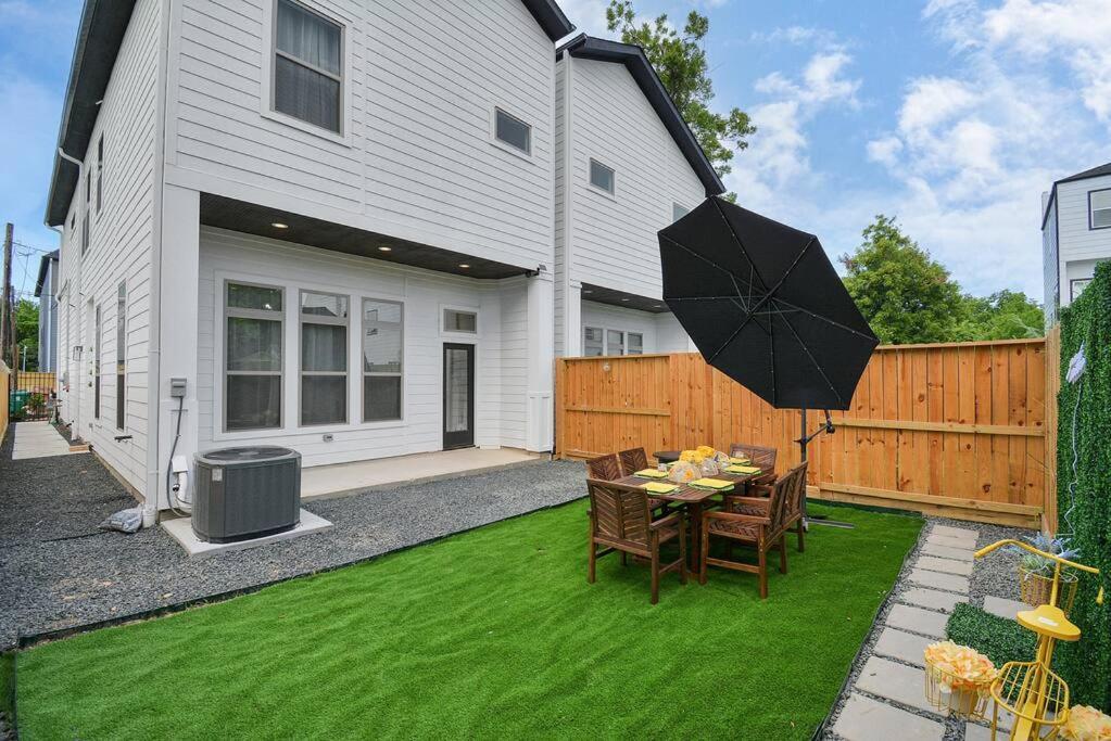 יוסטון Blissful Getaway Home With Hot Tub & Backyard Near Downtown מראה חיצוני תמונה