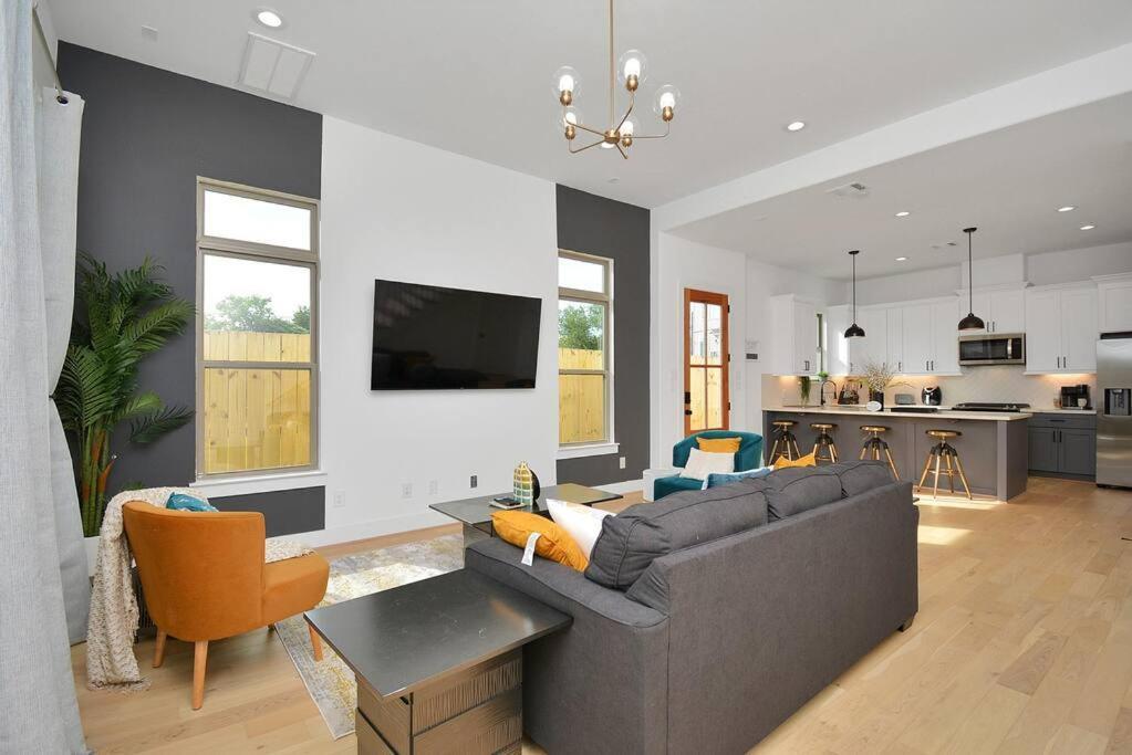 יוסטון Blissful Getaway Home With Hot Tub & Backyard Near Downtown מראה חיצוני תמונה