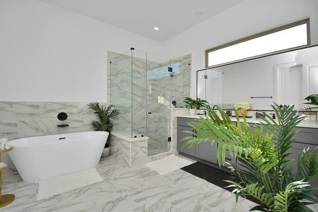 יוסטון Blissful Getaway Home With Hot Tub & Backyard Near Downtown מראה חיצוני תמונה