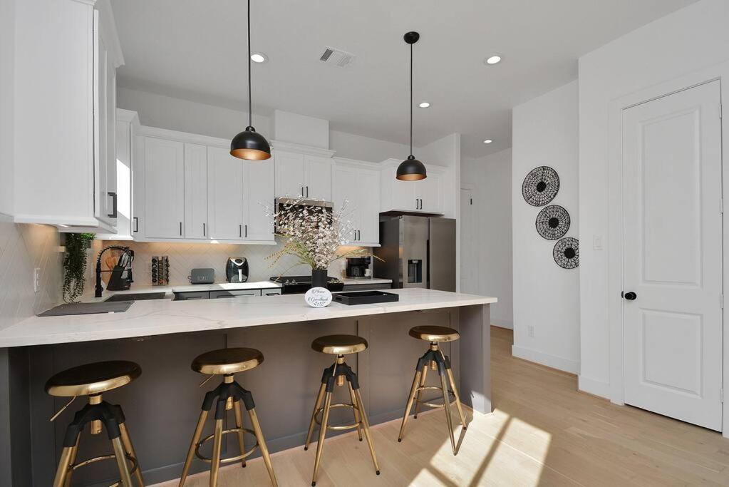 יוסטון Blissful Getaway Home With Hot Tub & Backyard Near Downtown מראה חיצוני תמונה