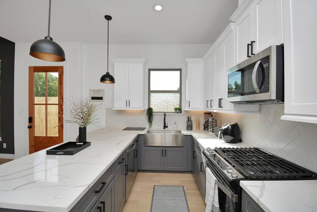 יוסטון Blissful Getaway Home With Hot Tub & Backyard Near Downtown מראה חיצוני תמונה