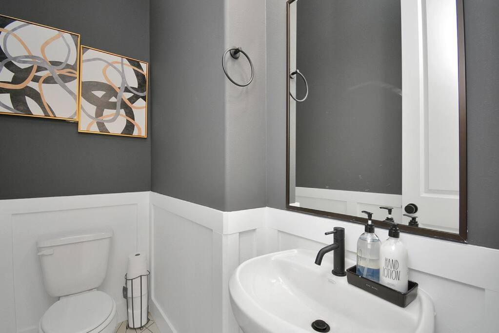 יוסטון Blissful Getaway Home With Hot Tub & Backyard Near Downtown מראה חיצוני תמונה